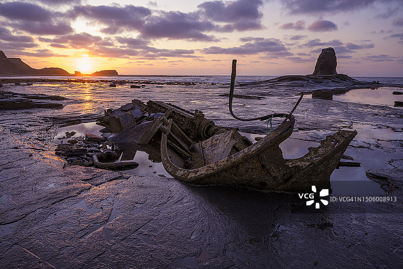 日落时大海对着天空的美景图片素材