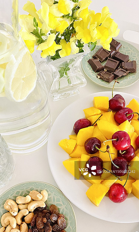 西班牙餐桌美食高角度视图图片素材