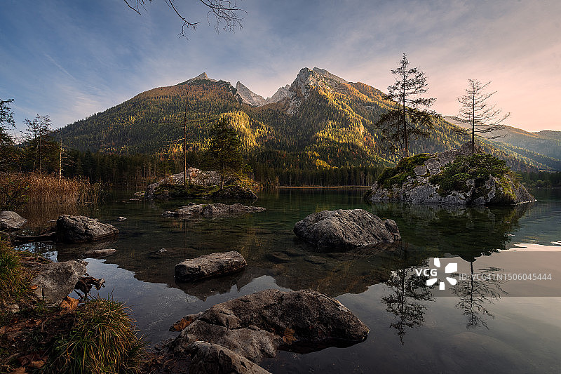德国贝希特斯加登拉姆绍的辛特湖湖光山色风光图片素材