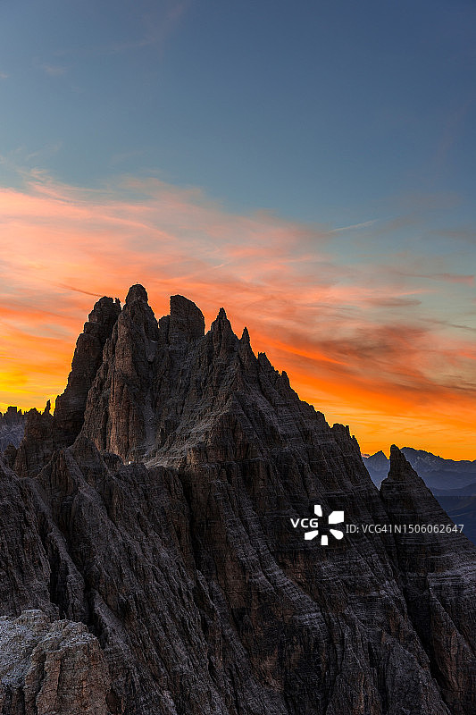 意大利博尔扎诺塞斯托奇马翁迪奇日落时岩石山脉的风景图片素材