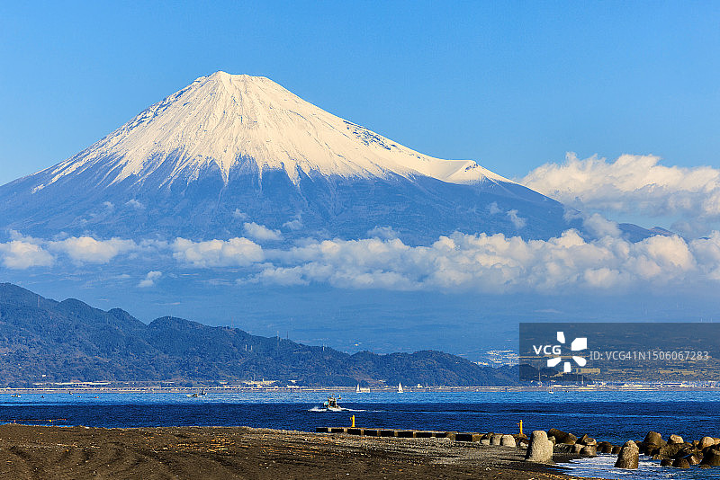 雪山蓝天美景，日本静冈图片素材