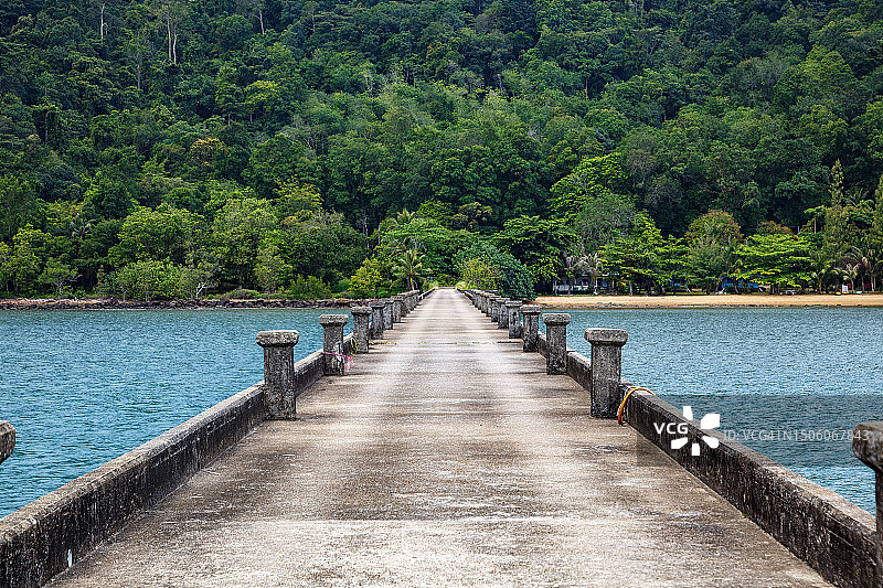 泰国象岛森林中的空旷道路图片素材