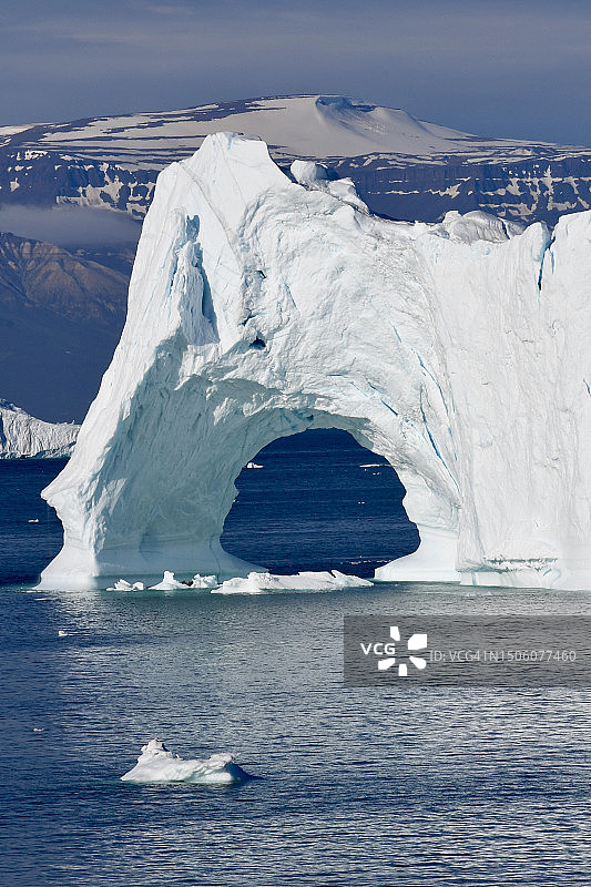 大海对着天空的美景图片素材