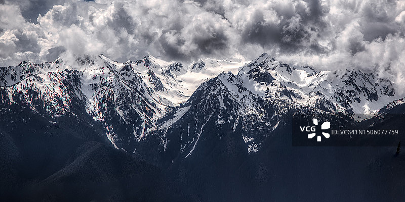 美国华盛顿州奥林匹克半岛雪山全景图片素材