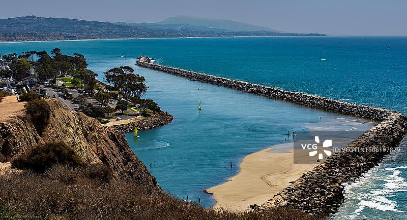美国加利福尼亚州拉古纳海滩高角度海景图片素材