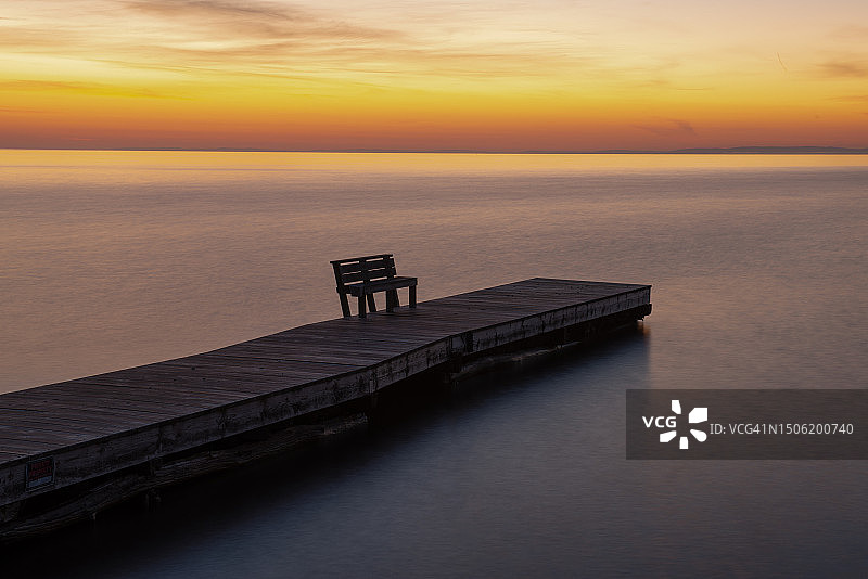 美国威斯康星州马德琳岛日落时分的海景图片素材