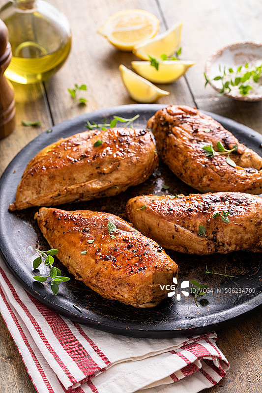 美国香草烤鸡胸肉特写图片素材