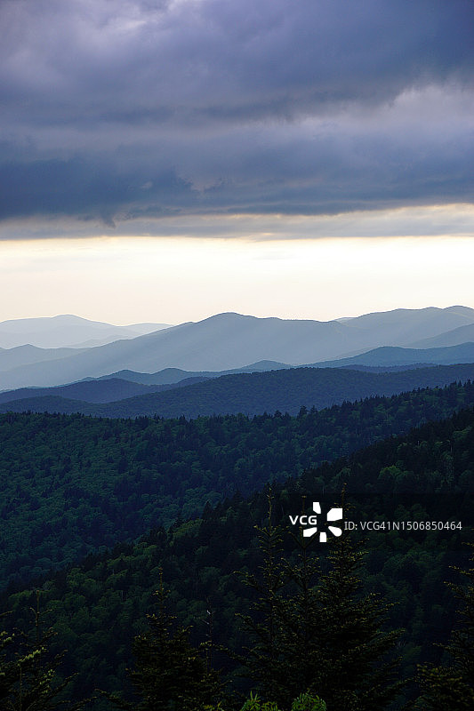 大雾山图片素材