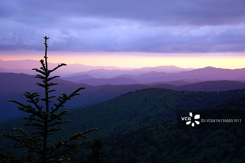 大雾山图片素材