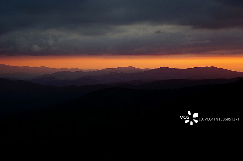 大雾山图片素材