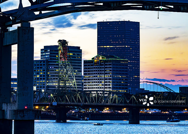 俄勒冈州波特兰市中心日落美景图片素材