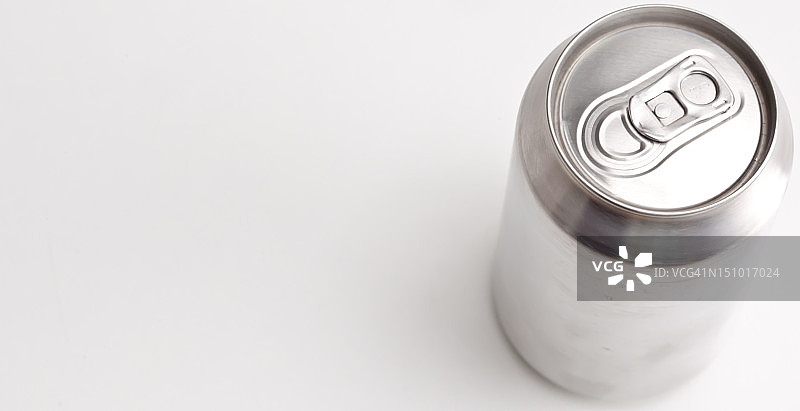 一个封闭的铝罐的水平俯视照片图片素材