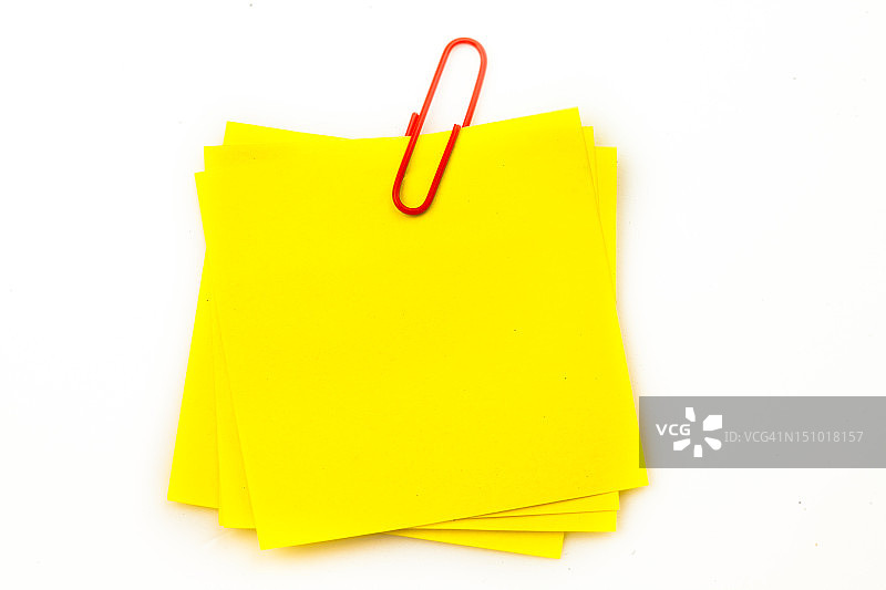 带红色回形针的便签纸图片素材