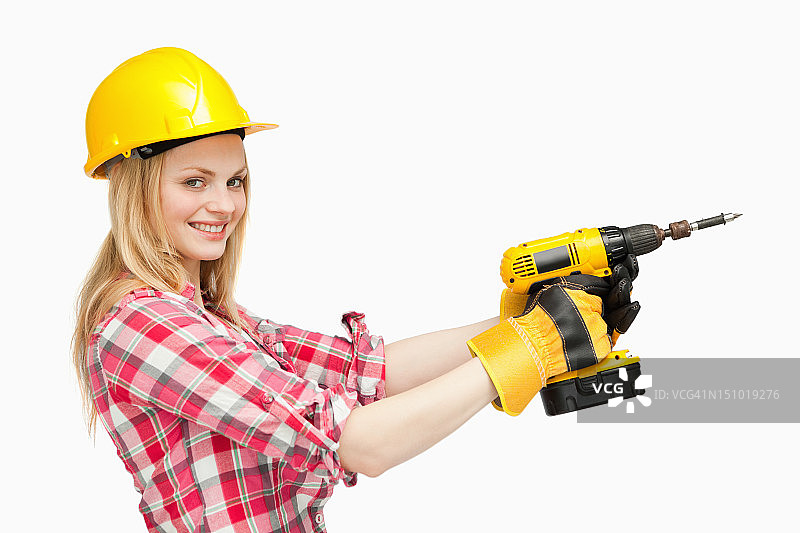 微笑的女人使用电动螺丝刀图片素材