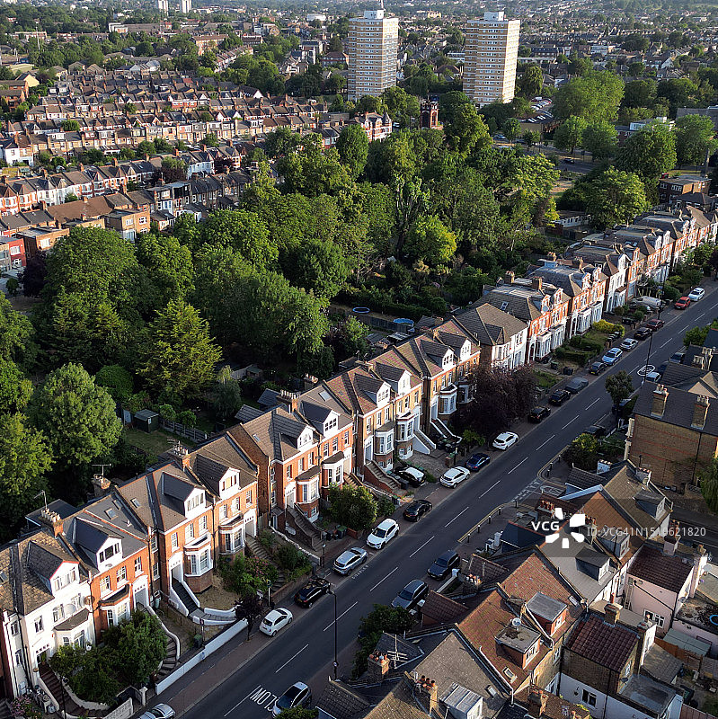 房屋、街道和树木图片素材