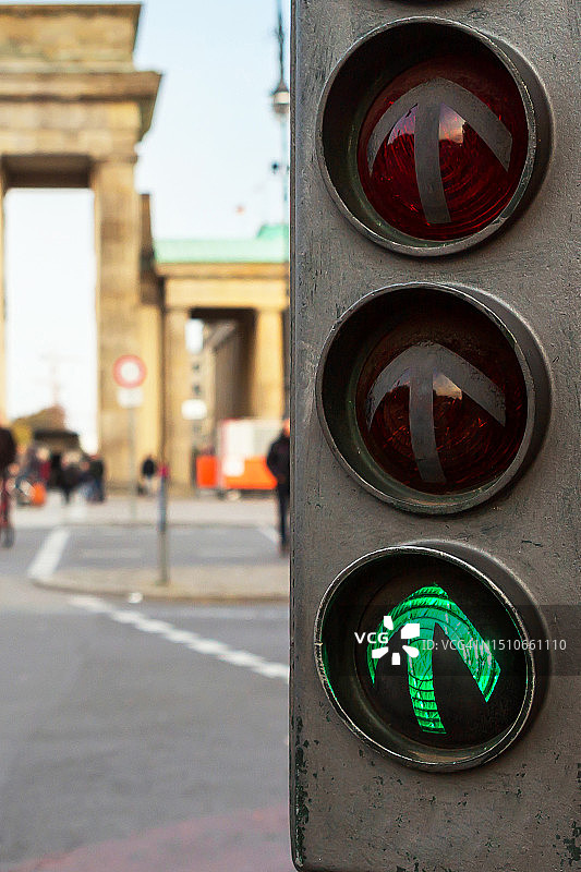 绿色箭头交通灯（德国）图片素材