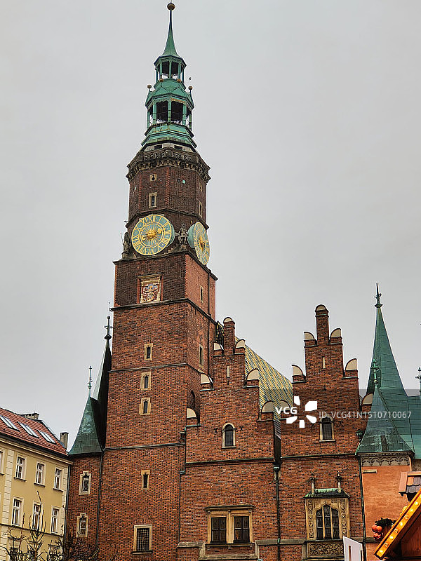 弗罗茨瓦夫主广场的钟楼建筑图片素材