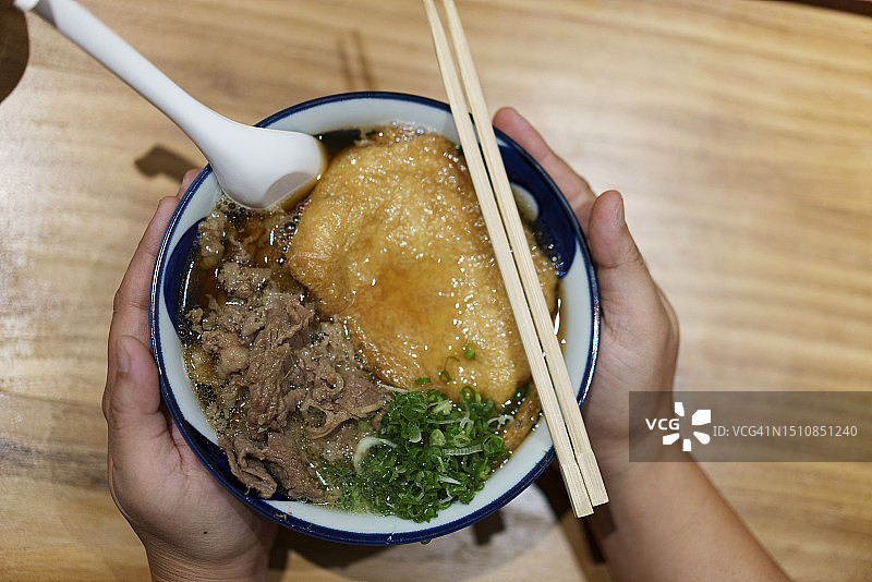 美味的日式拉面，牛肉猪肉配料 - 俯视美食摄影图片素材