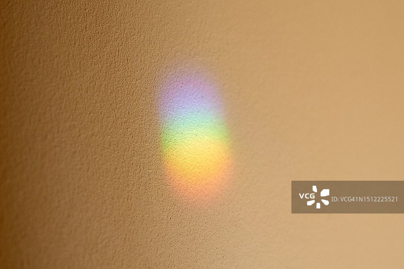墙壁上方的彩虹图片素材