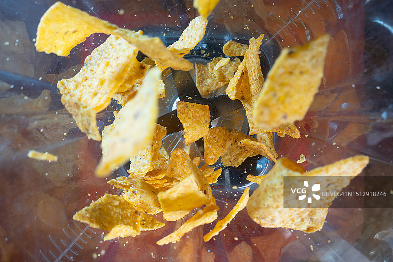 高速摄影下搅拌的玉米片图片素材