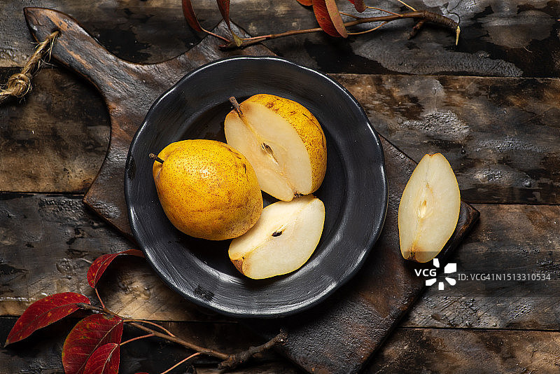 半个梨和梨片图片素材