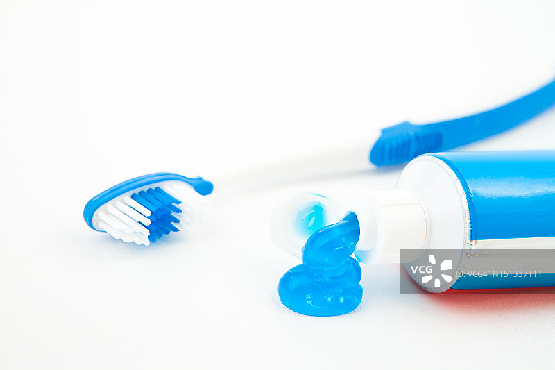 牙膏管挤出牙膏图片素材