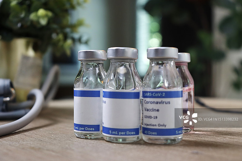 新冠疫苗药瓶特写图片素材