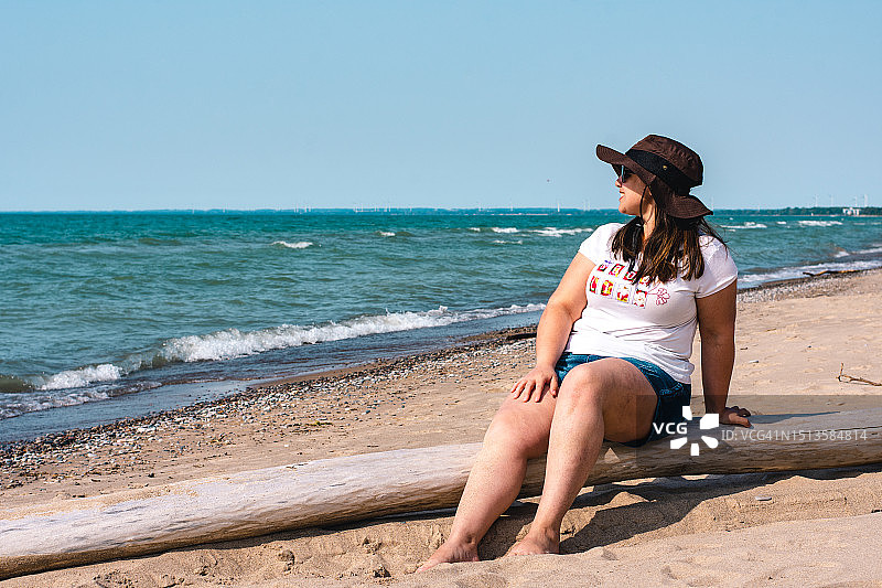在格兰德本德海滩上的女人肖像图片素材