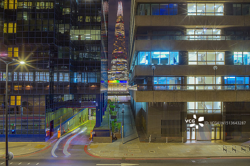 英国伦敦建筑群中的碎片大厦图片素材