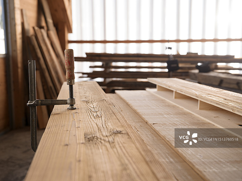 木工车间的木板图片素材