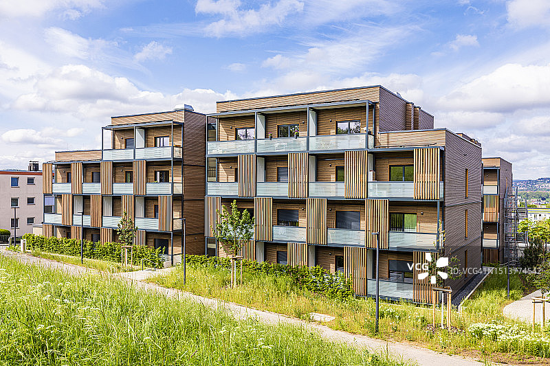 德国巴登-符腾堡州斯图加特现代郊区公寓楼的阳台图片素材