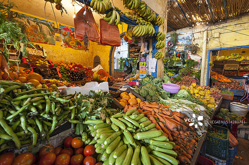 摩洛哥索维拉有顶市场的蔬菜摊位图片素材