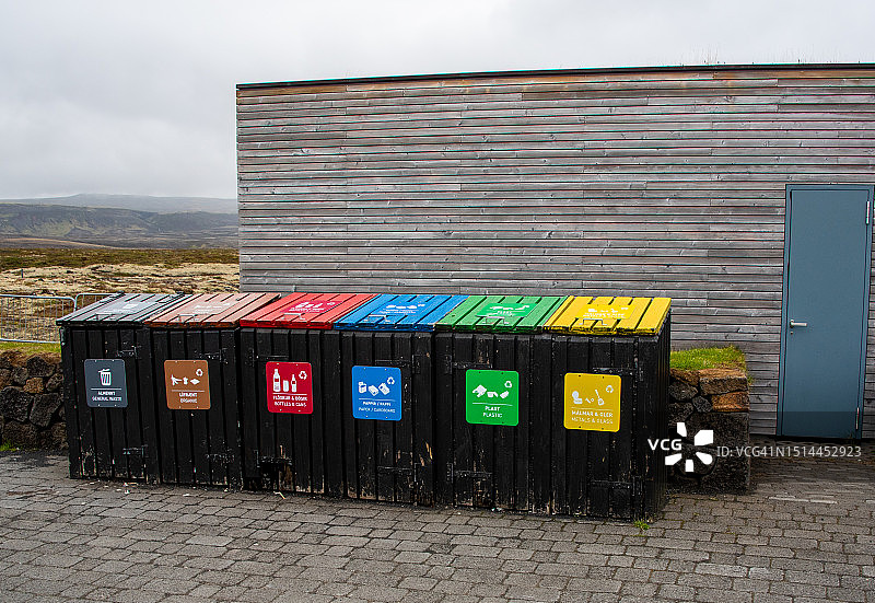冰岛的垃圾回收箱图片素材