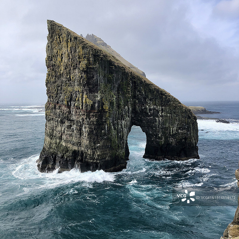 法罗群岛的丁冈尼尔海蚀柱图片素材