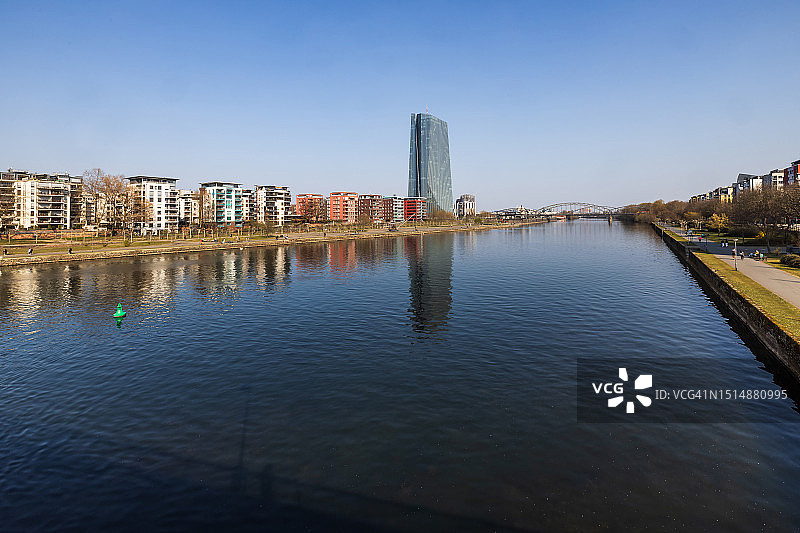 德国法兰克福的欧洲中央银行大楼与住宅楼图片素材