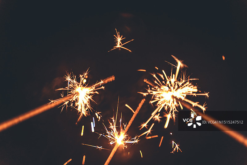 新年派对上的节日闪光图片素材