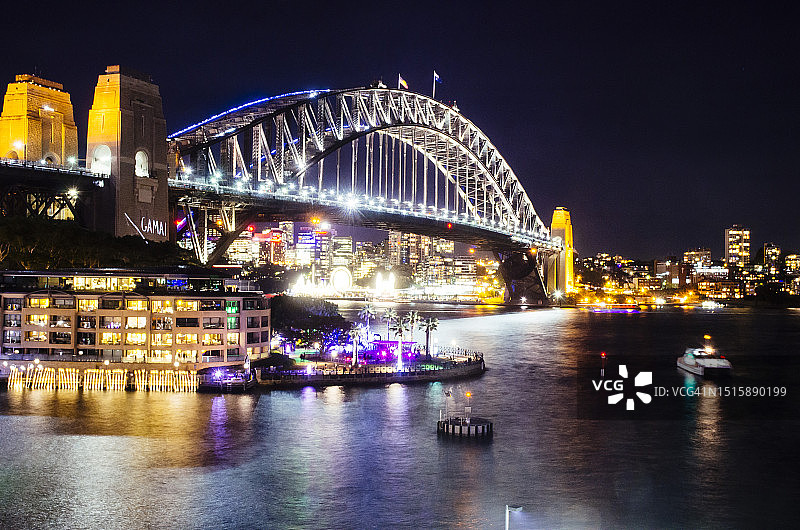 悉尼海港大桥和海滨夜景图片素材