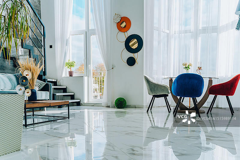 优雅设计大理石地板时尚桌椅窗景图片素材