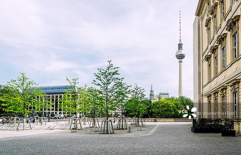柏林市中心，背景为电视塔图片素材