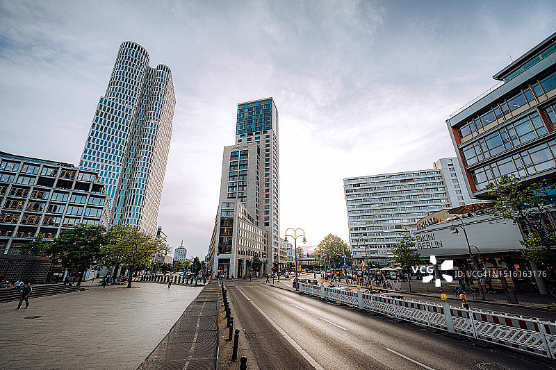 柏林动物园火车站附近的新型高层商业塔楼图片素材