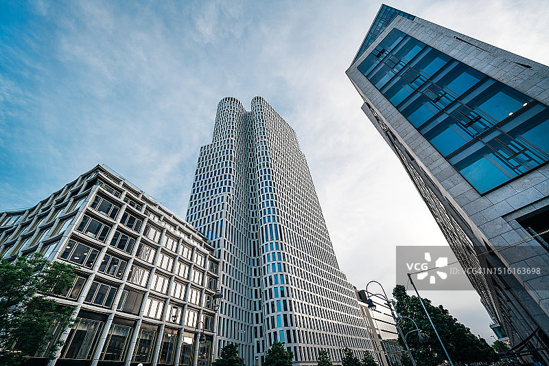 柏林动物园火车站附近的新型高层商业塔楼图片素材