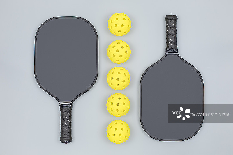 桌子上的食物和瓶子俯视图图片素材