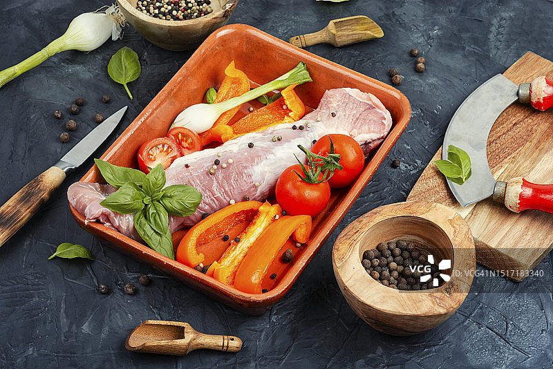 餐桌上食物的高角度视角图片素材