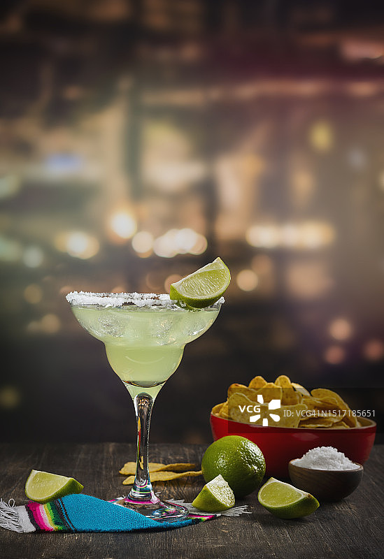 桌子上的饮料特写图片素材