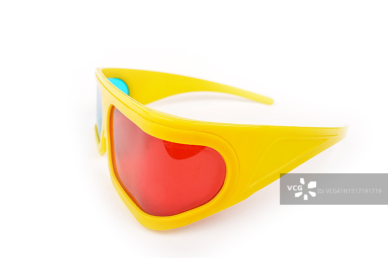 白色背景上的黄色气球特写图片素材