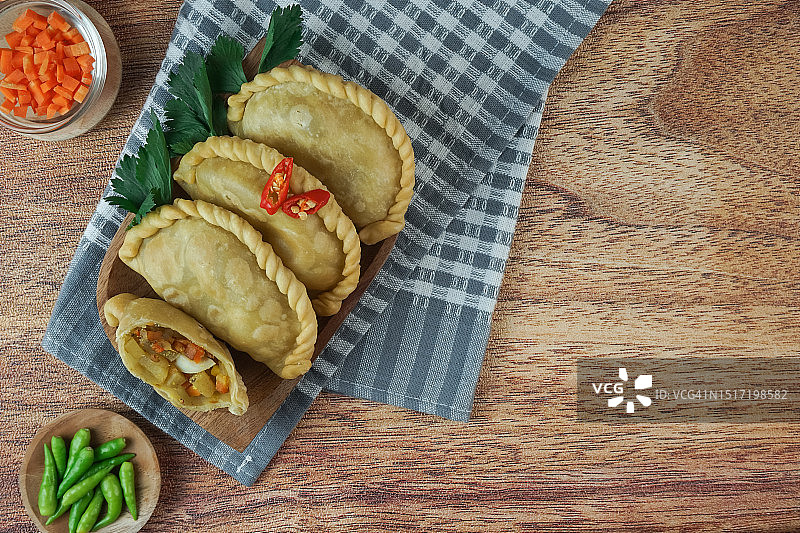 餐桌上食物的高角度视角图片素材