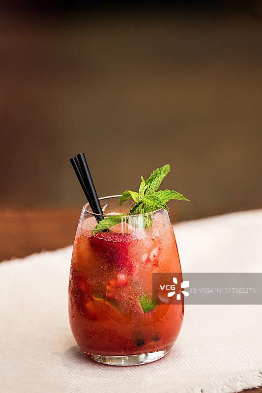 草莓酒精饮料图片素材