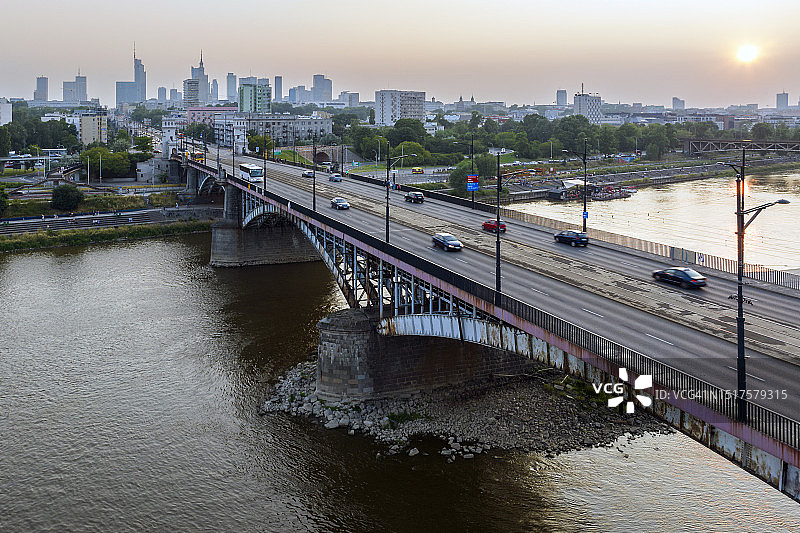 日落时分的华沙市中心航拍图片素材