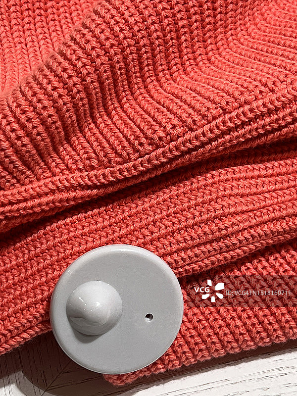 毛衣上的防盗标签图片素材