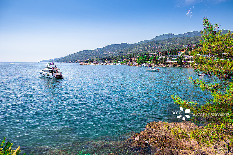 深蓝色海洋图片素材